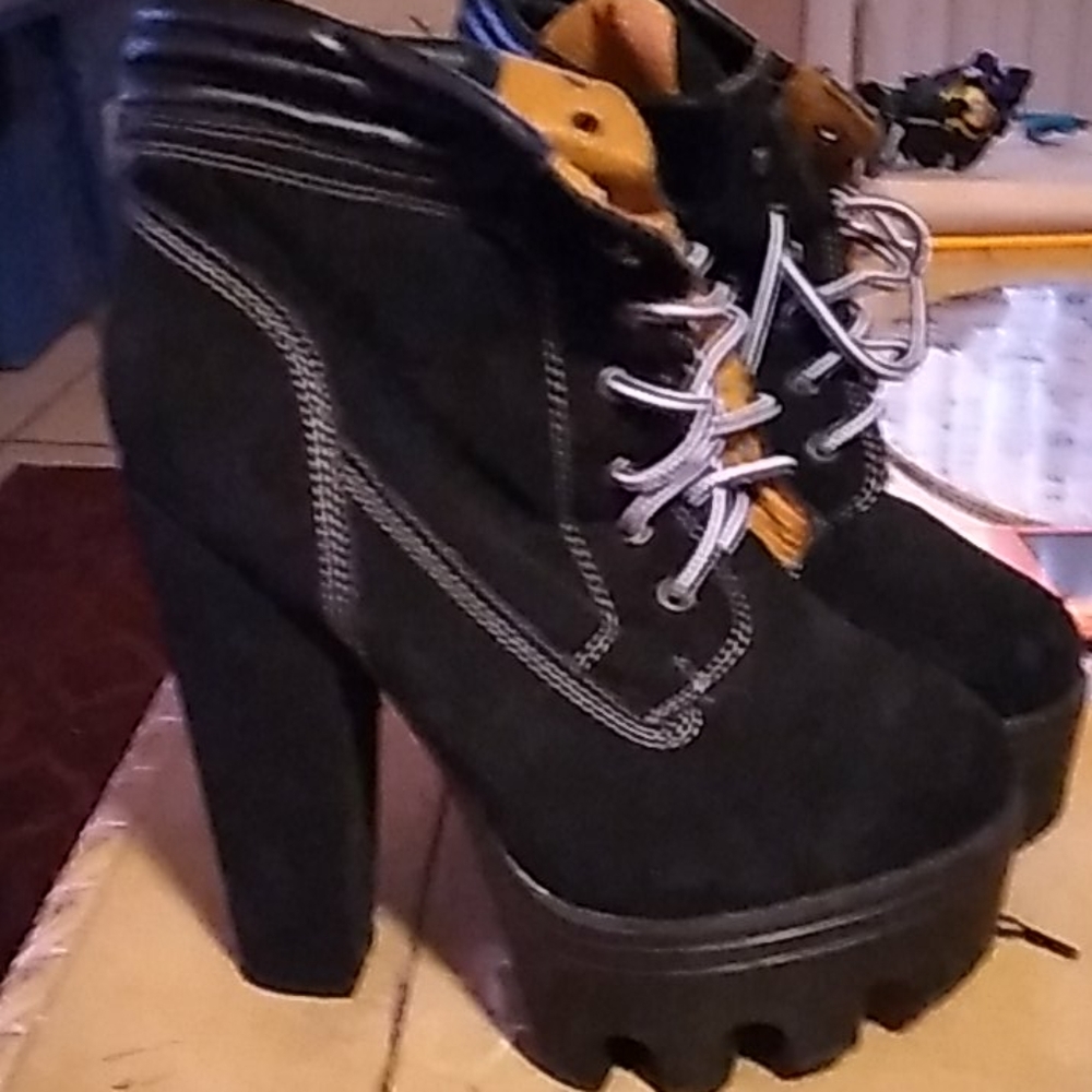 High heel boots
